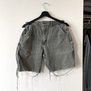 Kicking it back with these 🍏